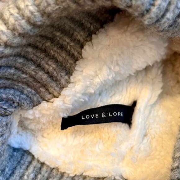 Love & Lore Grey Knit Pompom Toque (NWOT) - Picture 2 of 6